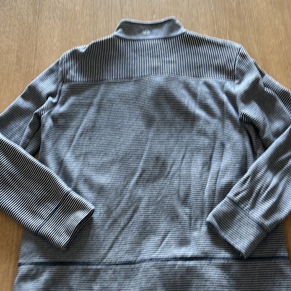 Vineyard Vines Pullover - Picture 4 of 6